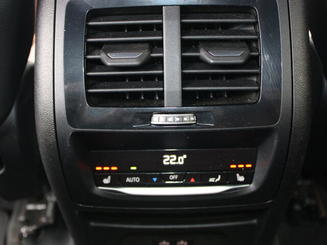 BMW X4 M X4M Competition PanoD.HUD Ha/Ka.SitzbelÃ¼ft.AHK Ansicht 11 für Fahrzeugdetailseite