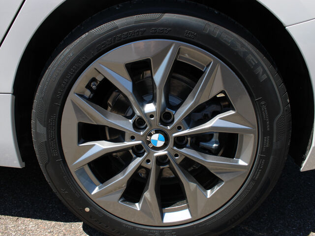 BMW 120 i Premium Paket Shadow Line LED Sitzh. Parking Ansicht 10 für Fahrzeugdetailseite