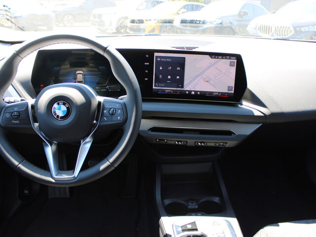 BMW 120 i Premium Paket Shadow Line LED Sitzh. Parking Ansicht 13 für Fahrzeugdetailseite