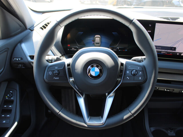 BMW 120 i Premium Paket Shadow Line LED Sitzh. Parking Ansicht 14 für Fahrzeugdetailseite
