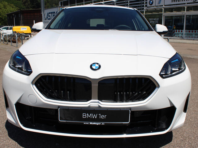 BMW 120 i Premium Paket Shadow Line LED Sitzh. Parking Ansicht 3 für Fahrzeugdetailseite