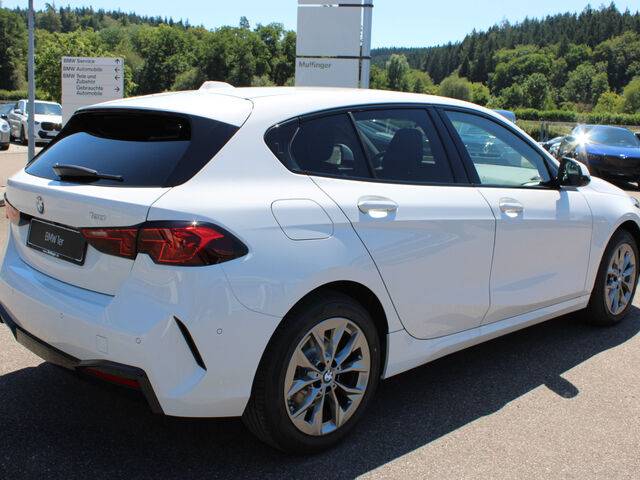 BMW 120 i Premium Paket Shadow Line LED Sitzh. Parking Ansicht 8 für Fahrzeugdetailseite