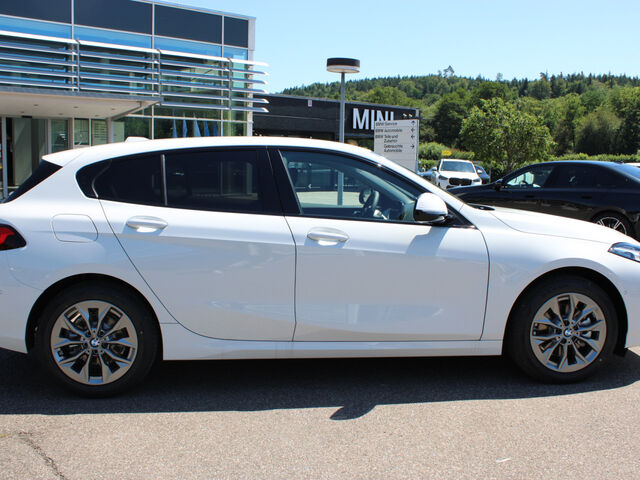 BMW 120 i Premium Paket Shadow Line LED Sitzh. Parking Ansicht 9 für Fahrzeugdetailseite