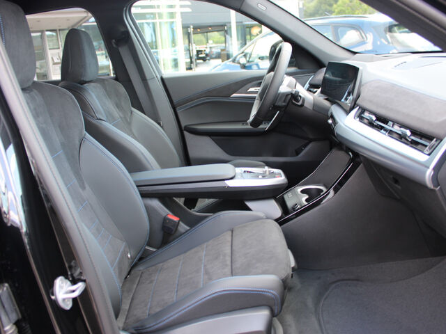 BMW iX1 xDrive30 M Sport DrivAssPlus DAB AHK 18 Ansicht 10 für Fahrzeugdetailseite