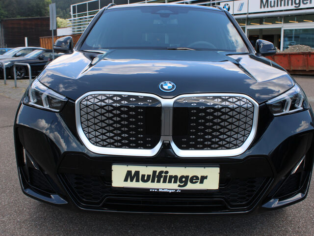 BMW iX1 xDrive30 M Sport DrivAssPlus DAB AHK 18 Ansicht 4 für Fahrzeugdetailseite