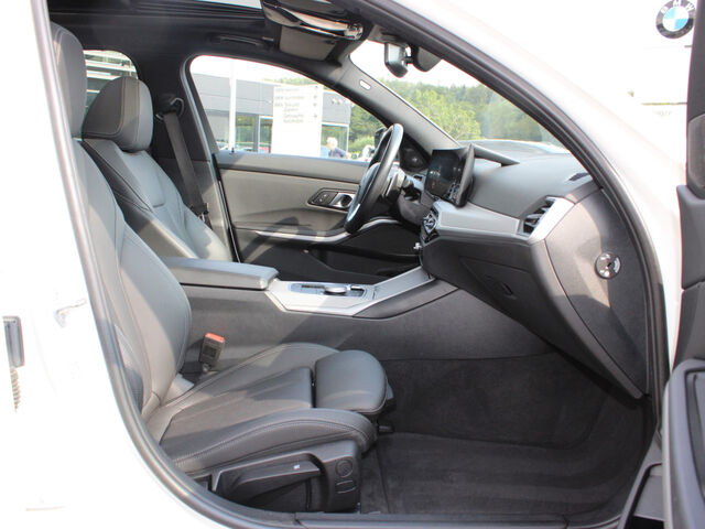 BMW 320 d T. HUD ACC LiveProf.PanoD Kamera Ha/Ka.18 Ansicht 10 für Fahrzeugdetailseite