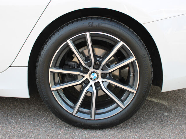 BMW 320 d T. HUD ACC LiveProf.PanoD Kamera Ha/Ka.18 Ansicht 8 für Fahrzeugdetailseite