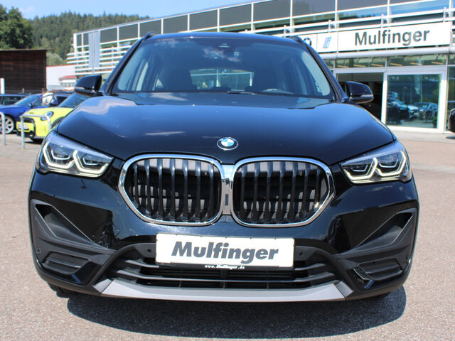 BMW X1 xDrive20d Navi LED Kamera Sitzh.Lordose AHK Ansicht 3 für Fahrzeugdetailseite