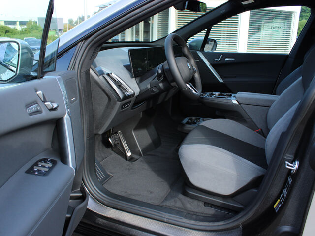 BMW iX xDrive60 Ansicht 10 für Fahrzeugdetailseite