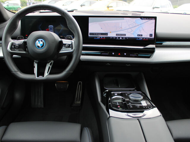 BMW 530 e xDr.T.M Sport IntAktLenk.PanoD.AutoBahnAss Ansicht 12 für Fahrzeugdetailseite
