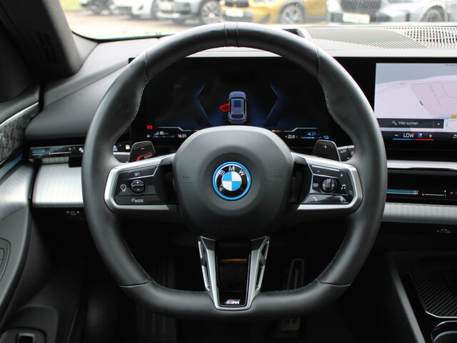 BMW 530 e xDr.T.M Sport IntAktLenk.PanoD.AutoBahnAss Ansicht 13 für Fahrzeugdetailseite
