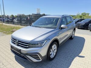 VW Tiguan Allspace 1.5 TSI Life Aut. Navi+Led+Ahk...