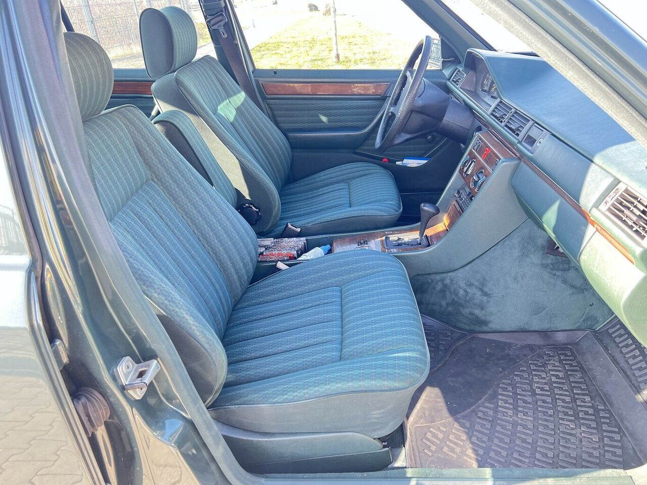 MERCEDES-BENZ 200 E Automatik * H-Kennzeichen*...