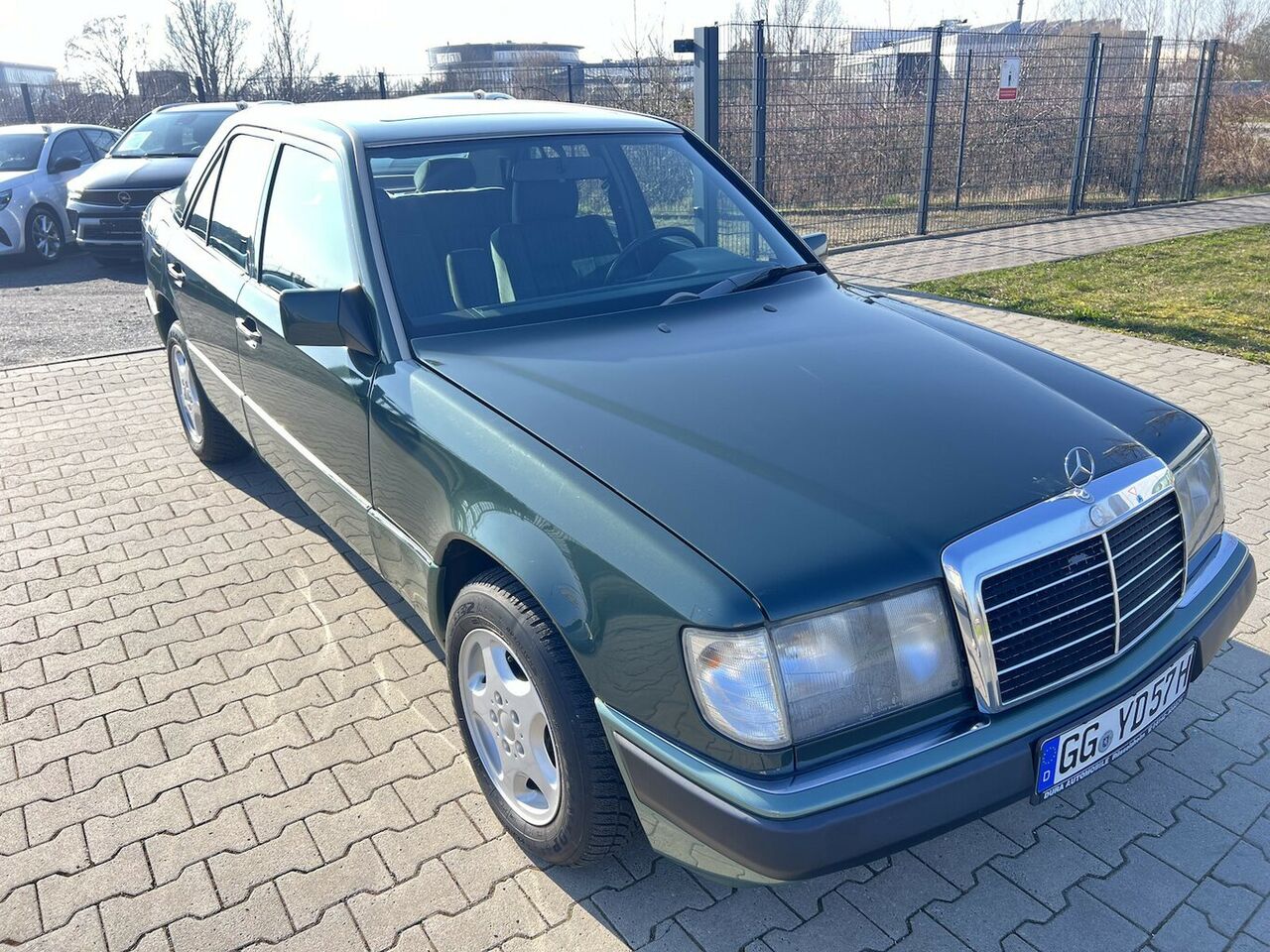 MERCEDES-BENZ 200 E Automatik * H-Kennzeichen*...
