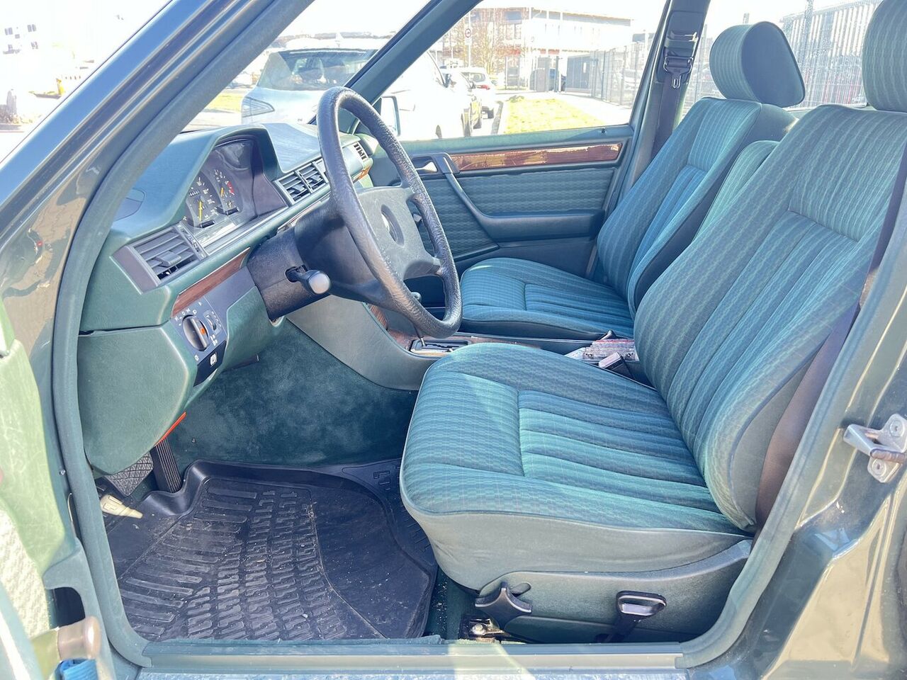 MERCEDES-BENZ 200 E Automatik * H-Kennzeichen*...