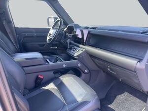 LAND ROVER Defender 110 D300 X-Dynamic HSE Defender