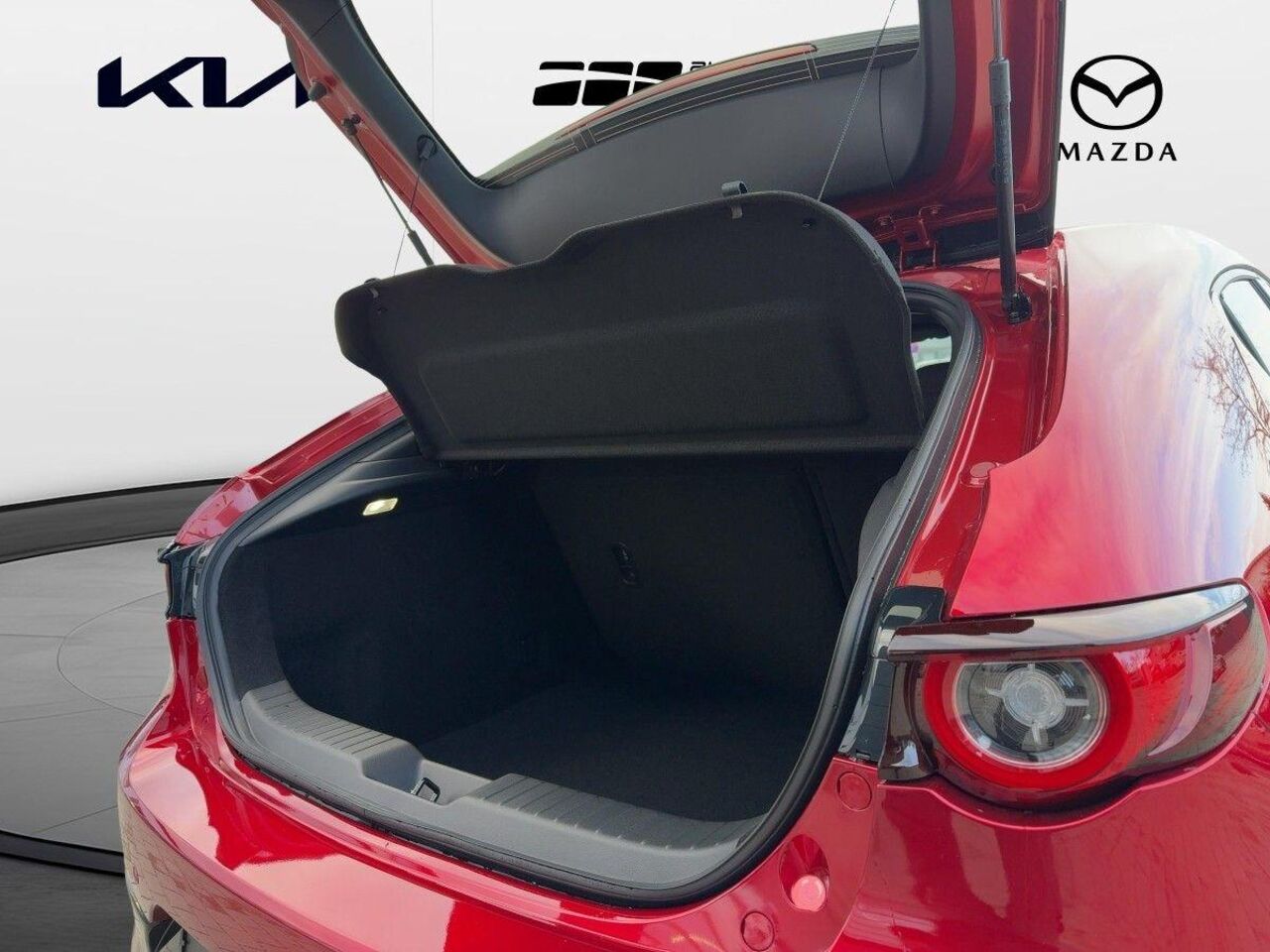 MAZDA 3 2.5l SKYACTIV-G HOMURA 140PS FWD *LED*NAVI* Ansicht 5 für Fahrzeugdetailseite