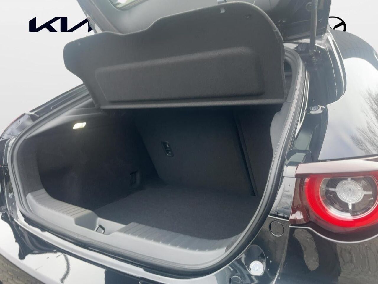 MAZDA 3 2.5l SKYACTIV-G HOMURA 140PS FWD *LED*NAVI* Ansicht 5 für Fahrzeugdetailseite