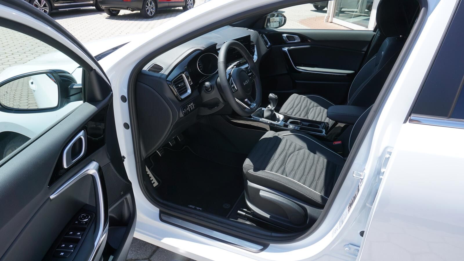 KIA Ceed Sportswagon Ceed SW 1.5 TGDI GT-LINE *LED* NAVI* KAMERA* Ansicht 6 für Fahrzeugdetailseite
