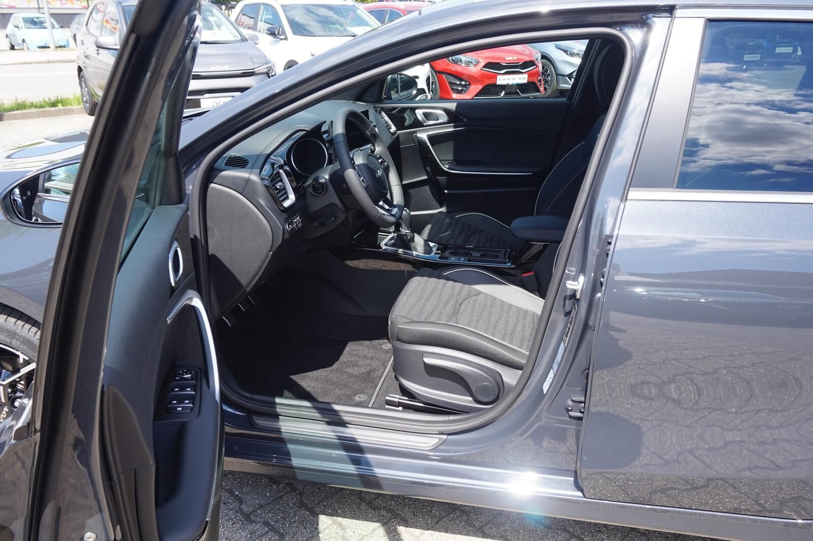 KIA Ceed SW 1.5 TGDI GT-LINE *LED* KAMERA* NAVI* Ansicht 13 für Fahrzeugdetailseite