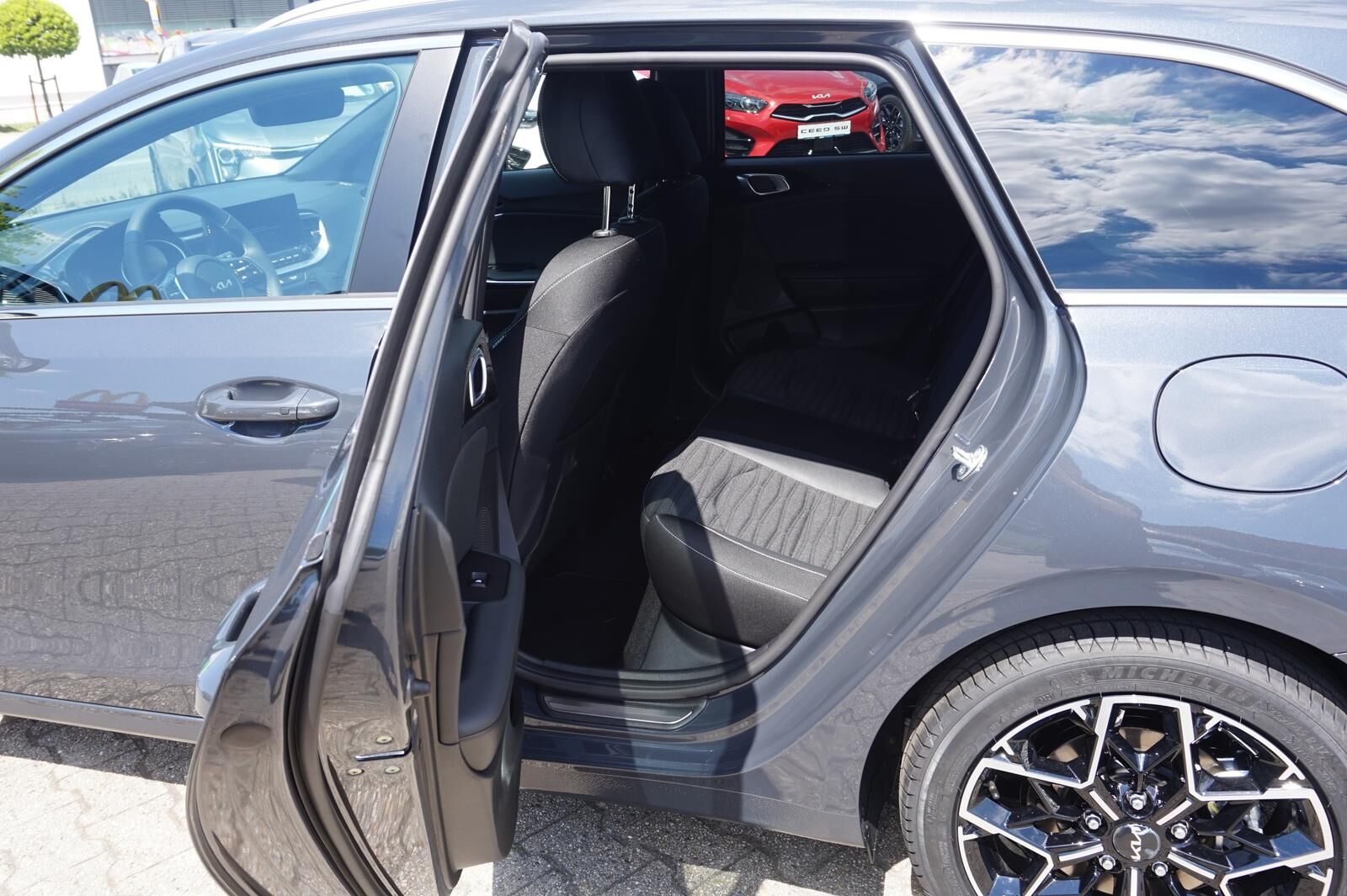 KIA Ceed SW 1.5 TGDI GT-LINE *LED* KAMERA* NAVI* Ansicht 14 für Fahrzeugdetailseite