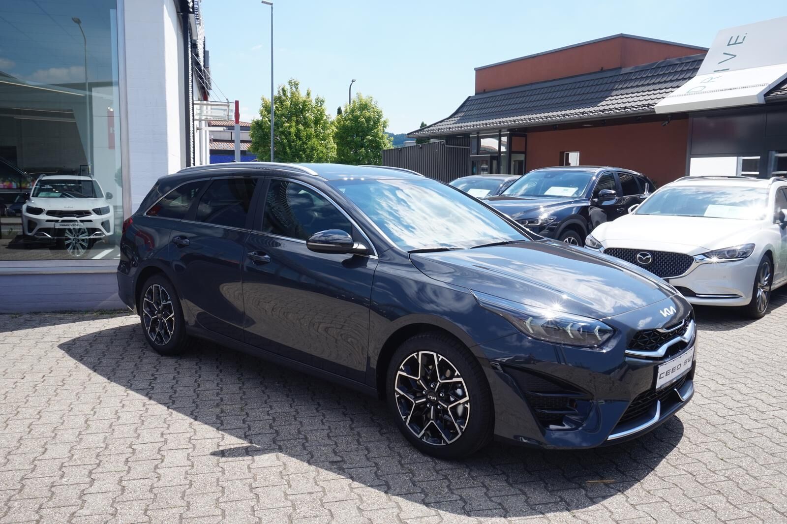 KIA Ceed SW 1.5 TGDI GT-LINE *LED* KAMERA* NAVI* Ansicht 4 für Fahrzeugdetailseite