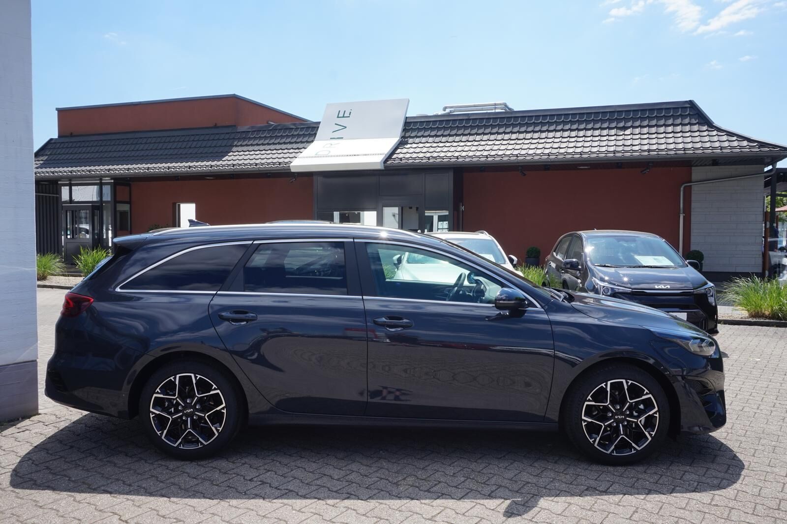 KIA Ceed SW 1.5 TGDI GT-LINE *LED* KAMERA* NAVI* Ansicht 5 für Fahrzeugdetailseite