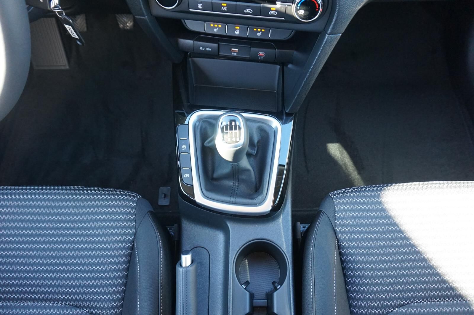 KIA Ceed 1.5 T-GDI Vision *NAVI* KAMERA* PDC* DAB+* Ansicht 12 für Fahrzeugdetailseite