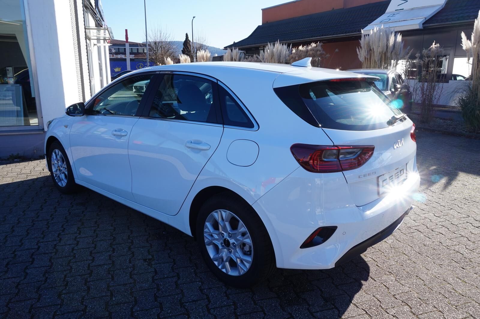 KIA Ceed 1.5 T-GDI Vision *NAVI* KAMERA* PDC* DAB+* Ansicht 17 für Fahrzeugdetailseite