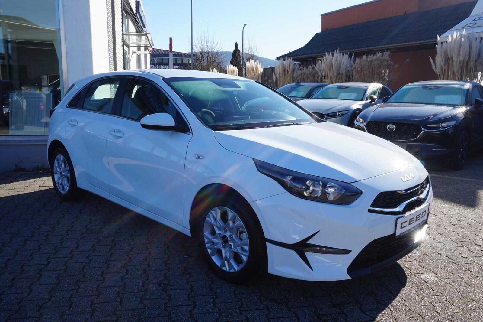 KIA Ceed 1.5 T-GDI Vision *NAVI* KAMERA* PDC* DAB+* Ansicht 4 für Fahrzeugdetailseite
