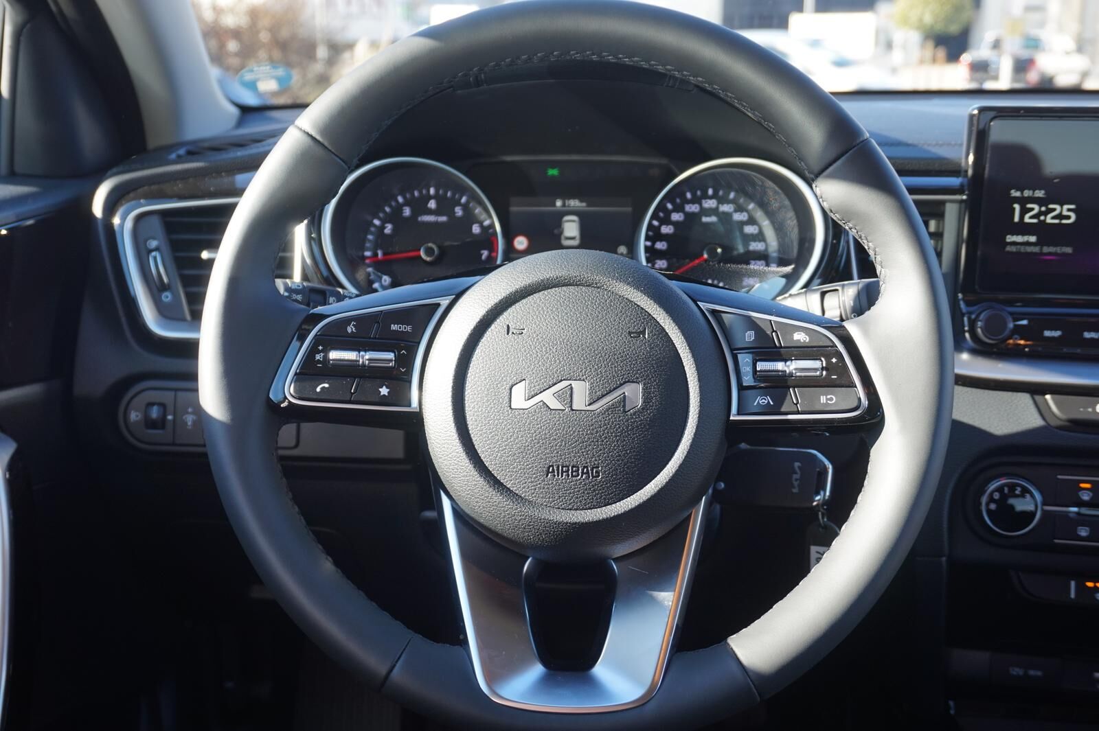 KIA Ceed 1.5 T-GDI Vision *NAVI* KAMERA* PDC* DAB+* Ansicht 8 für Fahrzeugdetailseite