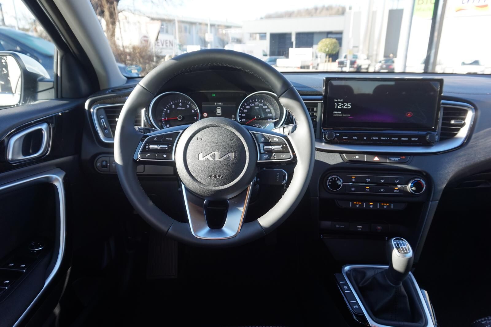 KIA Ceed 1.5 T-GDI Vision *NAVI* KAMERA* PDC* DAB+* Ansicht 9 für Fahrzeugdetailseite