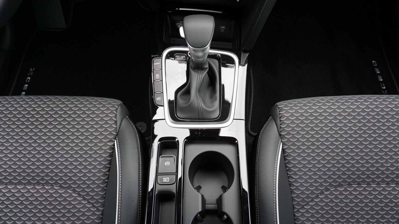KIA XCeed 1.5 TGDI DCT SPIRIT *LED* NAVI* KAMERA* Ansicht 12 für Fahrzeugdetailseite