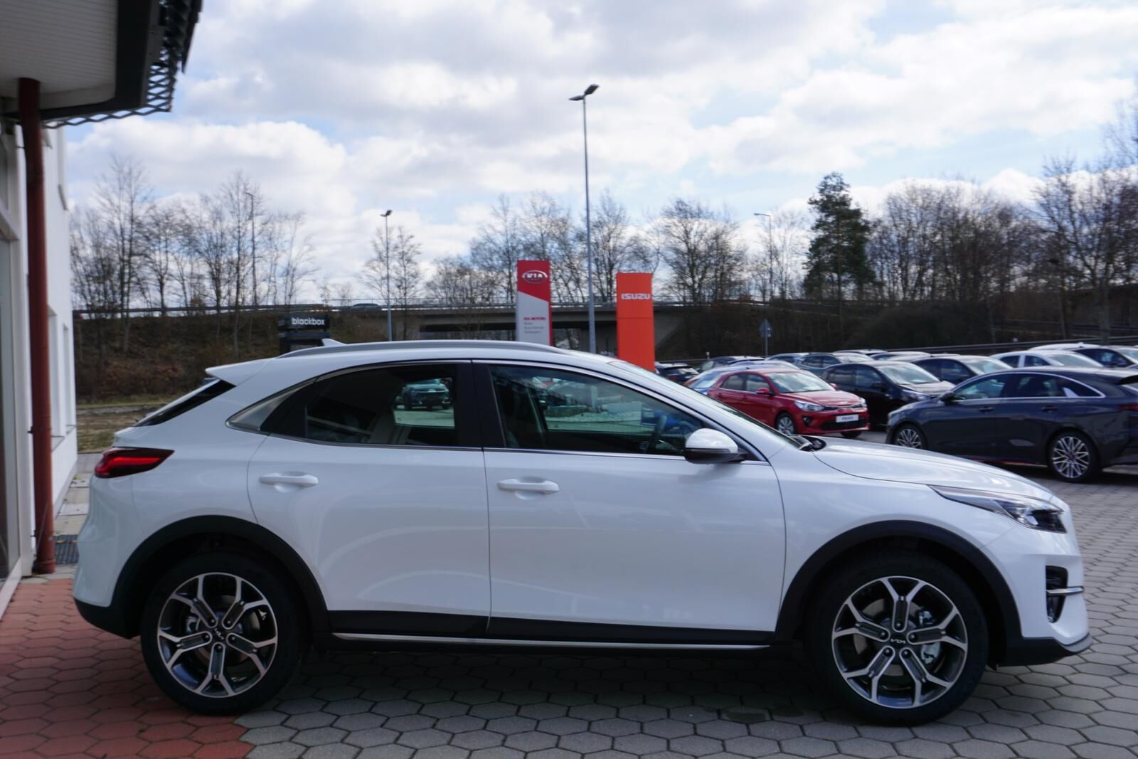 KIA XCeed 1.5 T-GDI SPIRIT *NAVI* KAMERA*LED* Ansicht 4 für Fahrzeugdetailseite