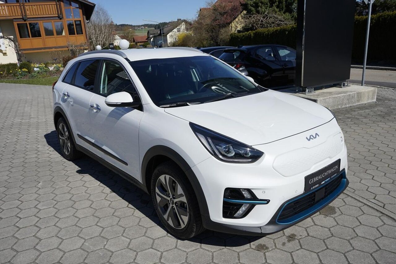 KIA e-Niro Spirit 64-kWh-Batterie *AHK*NAVI* Ansicht 4 für Fahrzeugdetailseite