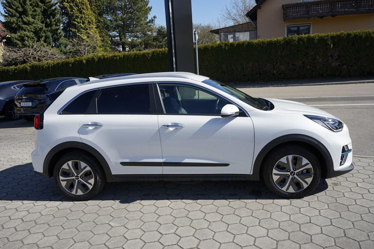 KIA e-Niro Spirit 64-kWh-Batterie *AHK*NAVI* Ansicht 5 für Fahrzeugdetailseite