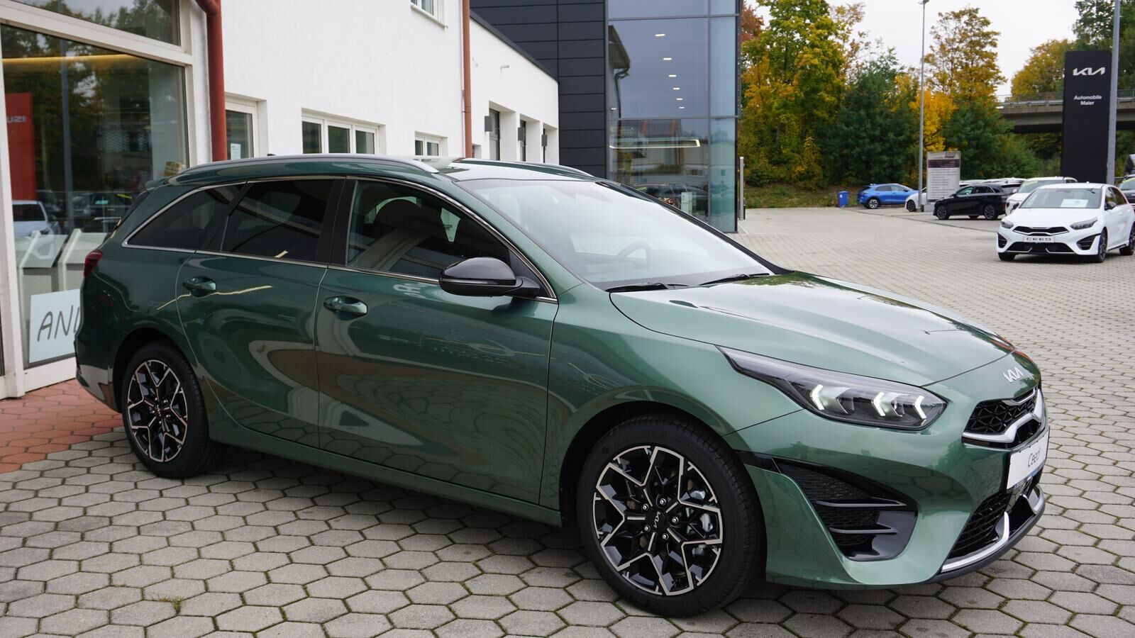 KIA Ceed Sportswagon Ceed SW 1.5 TGDI DCT GT-LINE *LED* NAVI* KAMERA* Ansicht 4 für Fahrzeugdetailseite