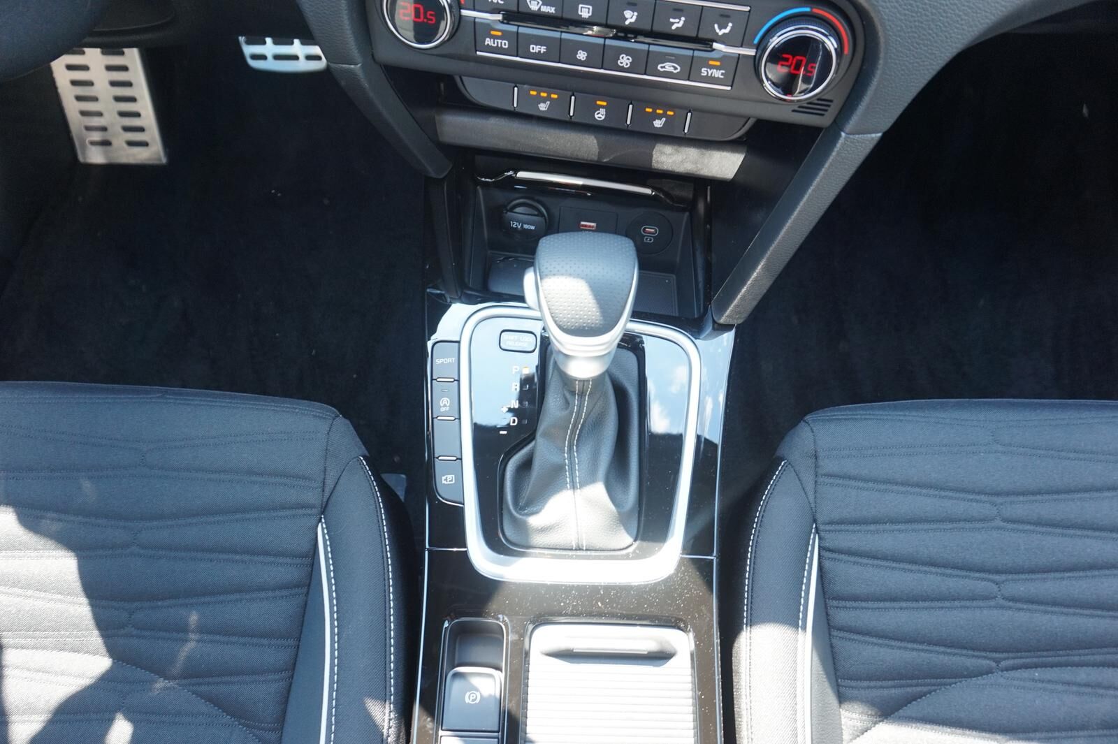 KIA Ceed 1.5 TGDI DCT GT-LINE *LED* KAMERA* NAVI* Ansicht 12 für Fahrzeugdetailseite