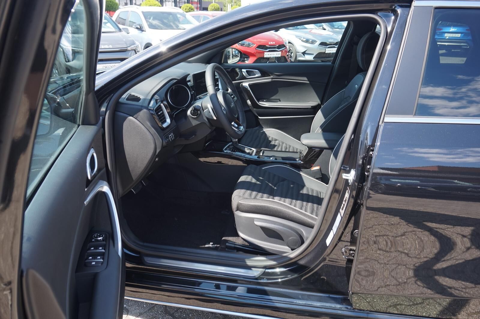 KIA Ceed 1.5 TGDI DCT GT-LINE *LED* KAMERA* NAVI* Ansicht 13 für Fahrzeugdetailseite