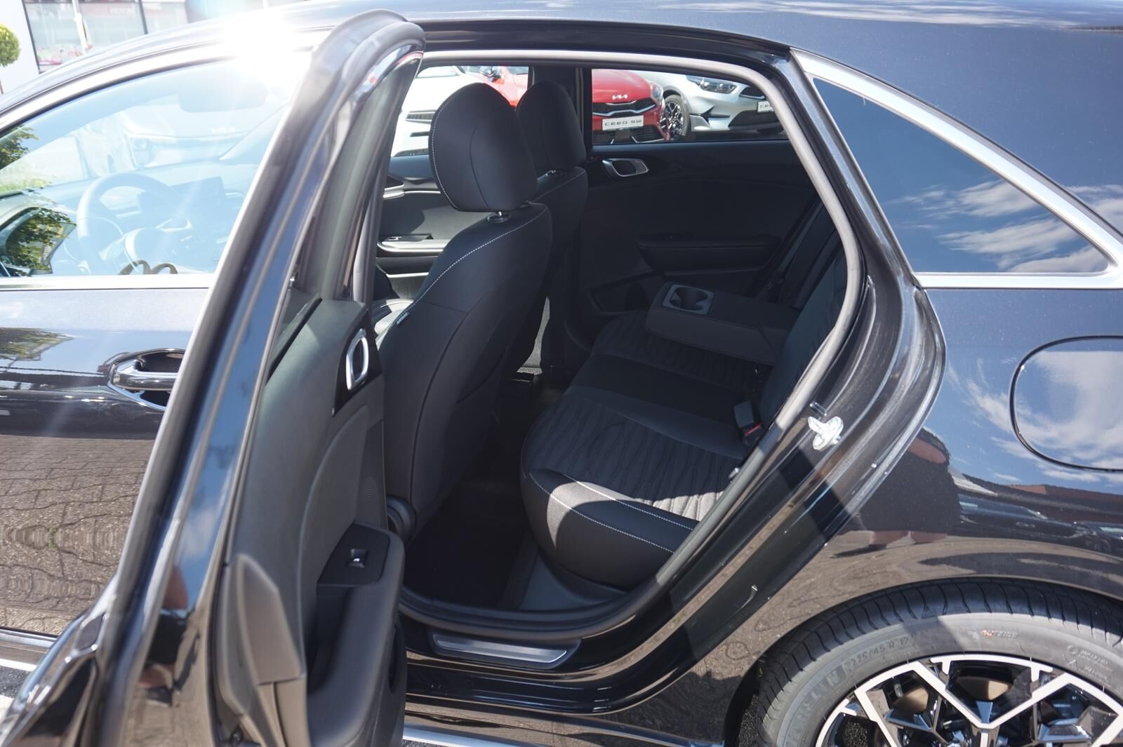KIA Ceed 1.5 TGDI DCT GT-LINE *LED* KAMERA* NAVI* Ansicht 14 für Fahrzeugdetailseite