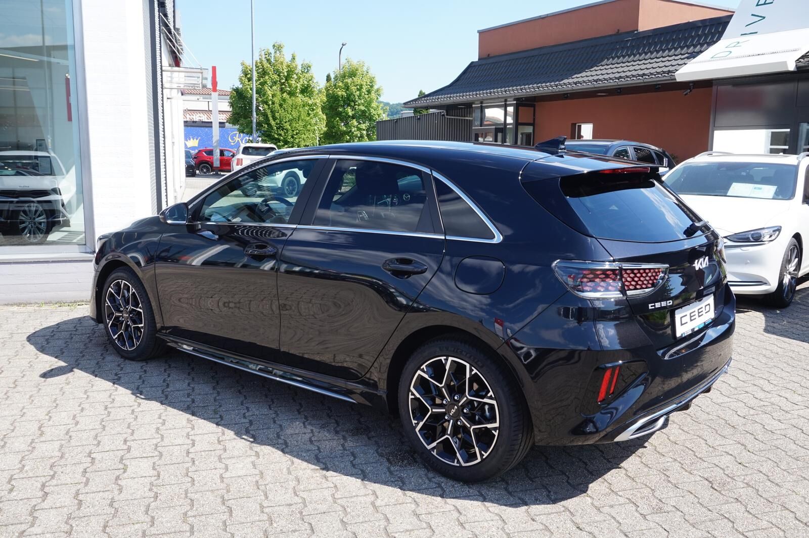 KIA Ceed 1.5 TGDI DCT GT-LINE *LED* KAMERA* NAVI* Ansicht 17 für Fahrzeugdetailseite