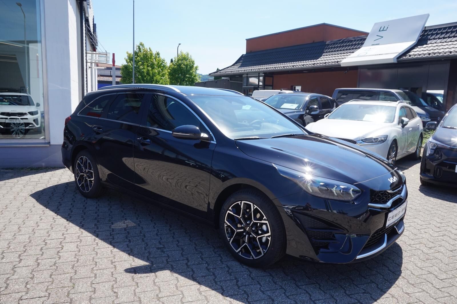 KIA Ceed Sportswagon Ceed SW 1.5 TGDI GT-LINE *LED* NAVI* KAMERA* Ansicht 4 für Fahrzeugdetailseite