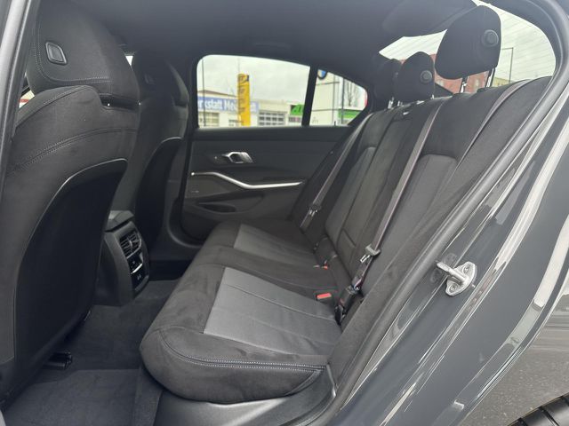 BMW 330 i xDr M Sport Pro HUD ACC SurrView H/K Komf. Sportpaket Bluetooth Navi LED Klima Aktivlenkung PDC Ansicht 10 für Fahrzeugdetailseite