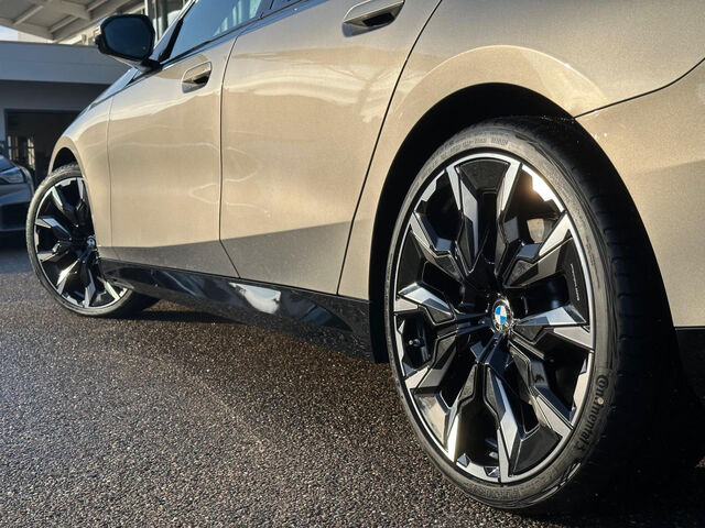 BMW 540 d xDr.M Sport HUD ACC Standh.Sitzbel.B/W 21 Sportpaket Bluetooth Navi LED Klima Standhzg PDC el. Ansicht 10 für Fahrzeugdetailseite