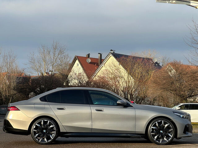 BMW 540 d xDr.M Sport HUD ACC Standh.Sitzbel.B/W 21 Sportpaket Bluetooth Navi LED Klima Standhzg PDC el. Ansicht 4 für Fahrzeugdetailseite