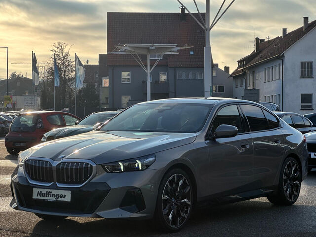 BMW 540 d xDr.M Sport HUD ACC Standh.Sitzbel.B/W 21 Sportpaket Bluetooth Navi LED Klima Standhzg PDC el. Ansicht 6 für Fahrzeugdetailseite