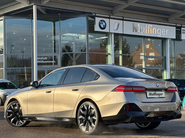 BMW 540 d xDr.M Sport HUD ACC Standh.Sitzbel.B/W 21 Sportpaket Bluetooth Navi LED Klima Standhzg PDC el. Ansicht 8 für Fahrzeugdetailseite