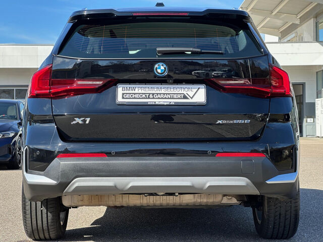 BMW X1 xDrive25e Kamera Widescreen Sitzh.LED AHK 18 Bluetooth Navi Klima Standhzg PDC el. Fenster Ansicht 8 für Fahrzeugdetailseite