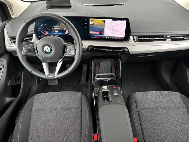 BMW 220 Active Tourer 220i AT.HUD ACC SuView HiFi Ad-LED DAB AHK 17 Bluetooth Navi Klima PDC el. Fenster Ansicht 13 für Fahrzeugdetailseite