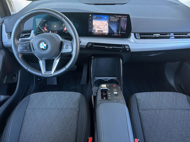 BMW 220 Active Tourer 220i AT. Kamera LED HiFi Widescreen Lenkradheiz Bluetooth Navi Klima PDC el. Fenster Ansicht 12 für Fahrzeugdetailseite